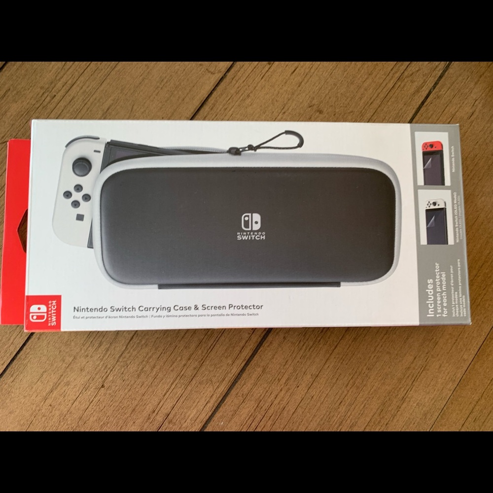 Nintendo SWITCH carrying case and screen protector.  ✨NIB✨